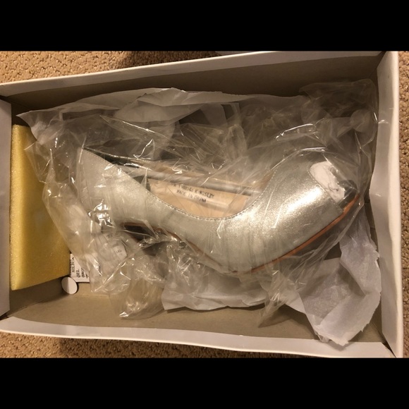 NWT Shimmer Peep-Toe Platform Pumps (David’s Bridal, Kingsley) - Picture 3 of 7